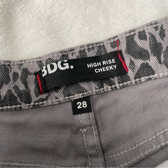 BDG high rise cheeky leopard print jean shorts gray denim size 28 - Picture 3 of 4